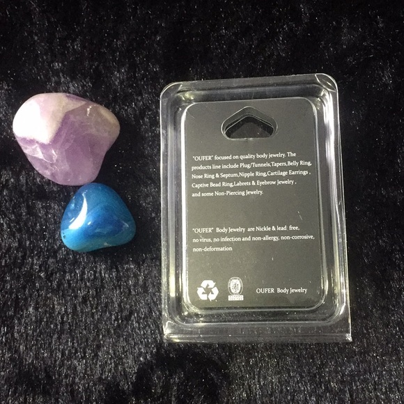 Giraffe Dangle Navel Ring - Picture 4 of 4